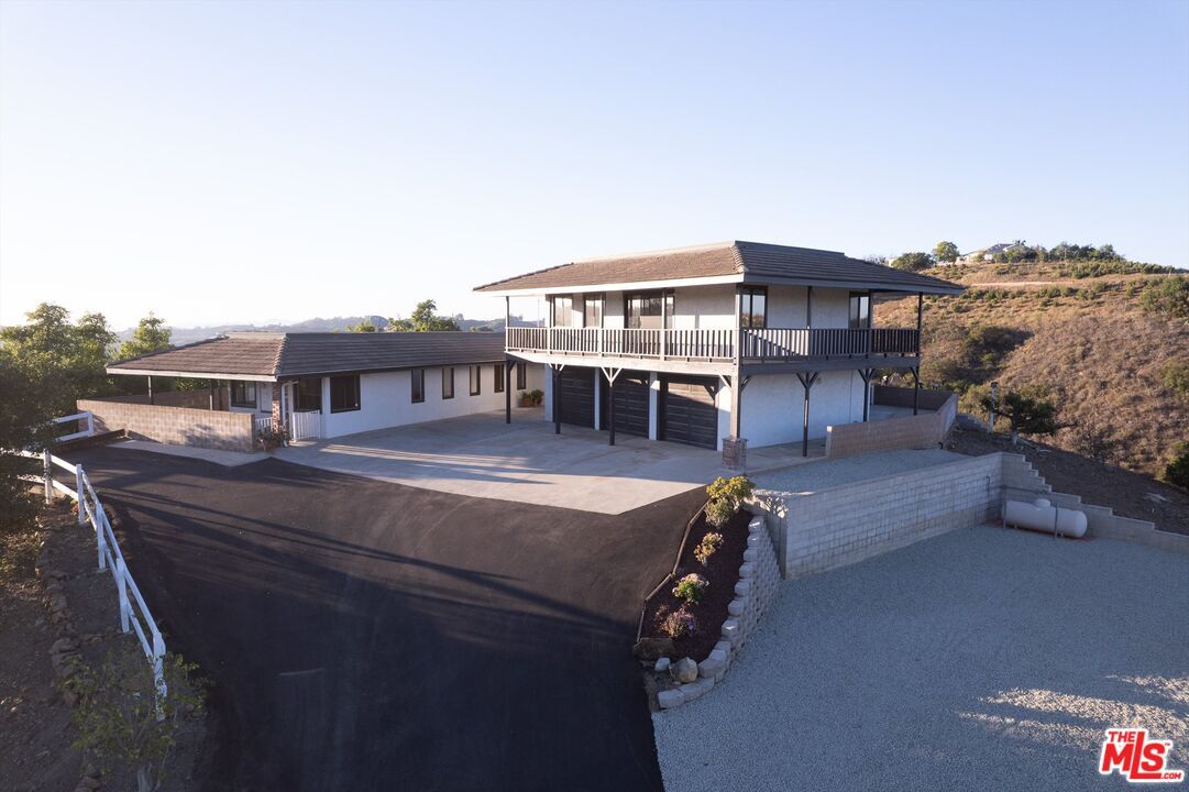 Property Photo:  44310 Via Barranca  CA 92590 