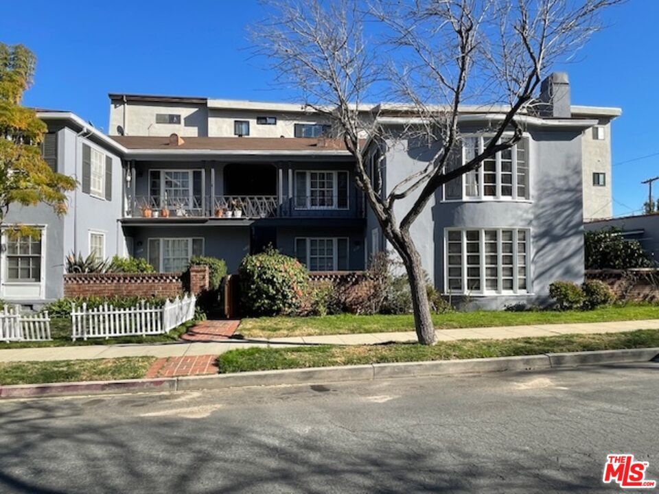 Property Photo:  1208 Beverly Green Dr  CA 90035 