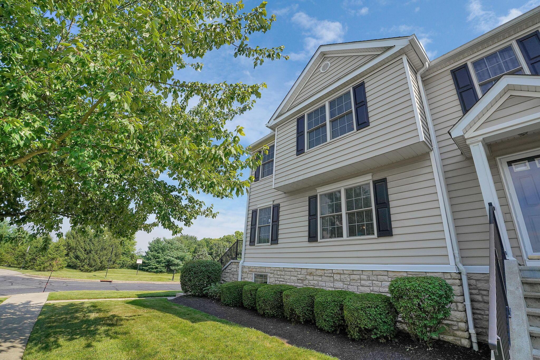 Property Photo:  472 Autumn Ridge Circle  OH 43147 