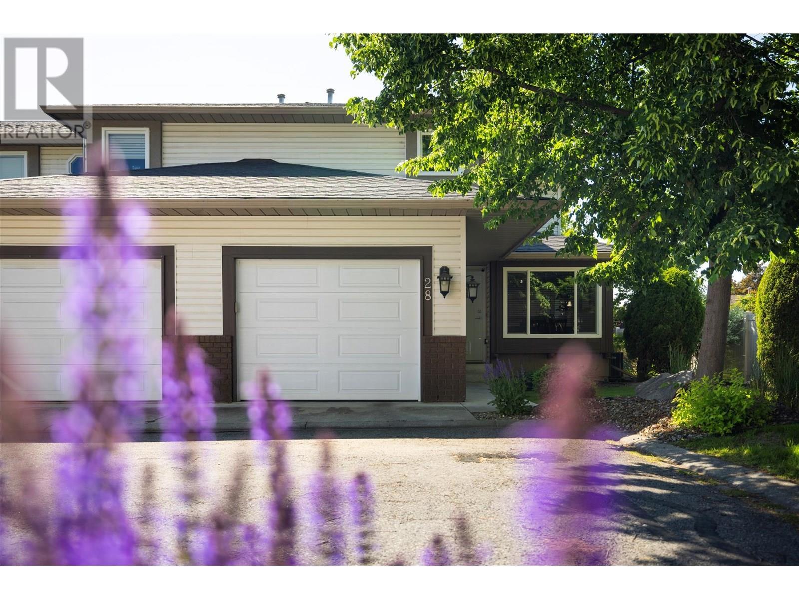Photo de la propriété:  1853 Edgehill Avenue 28  BC V1V 1X8 