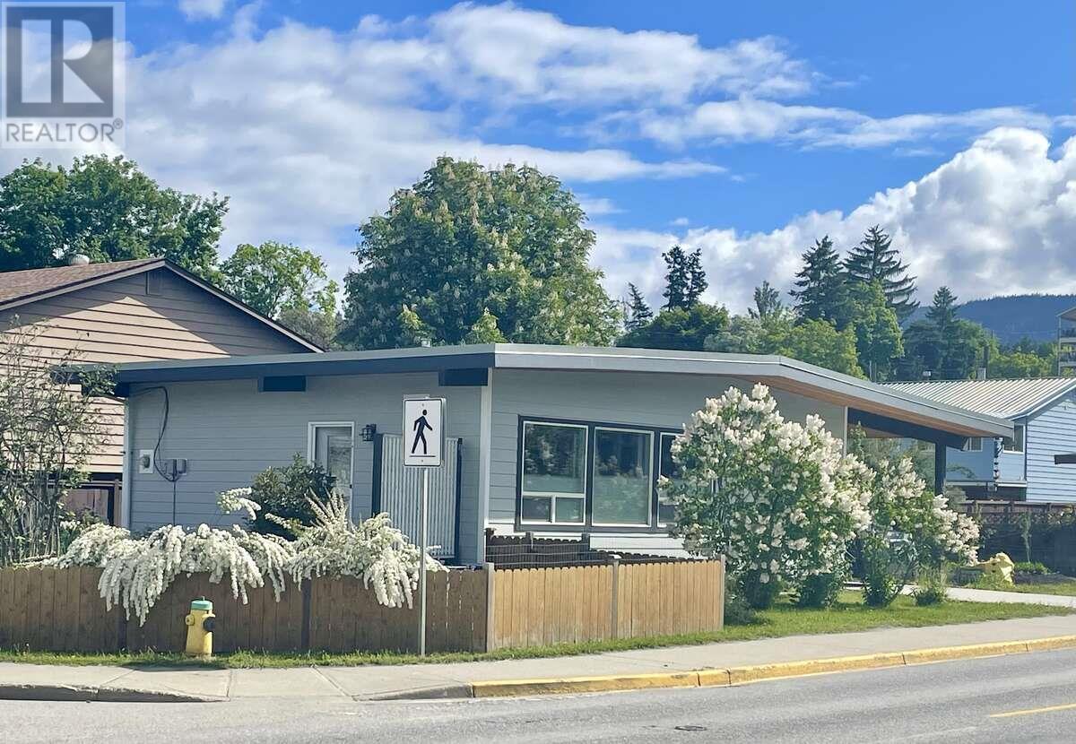 Property Photo:  121 5 Avenue Southeast  BC V1E 4H4 