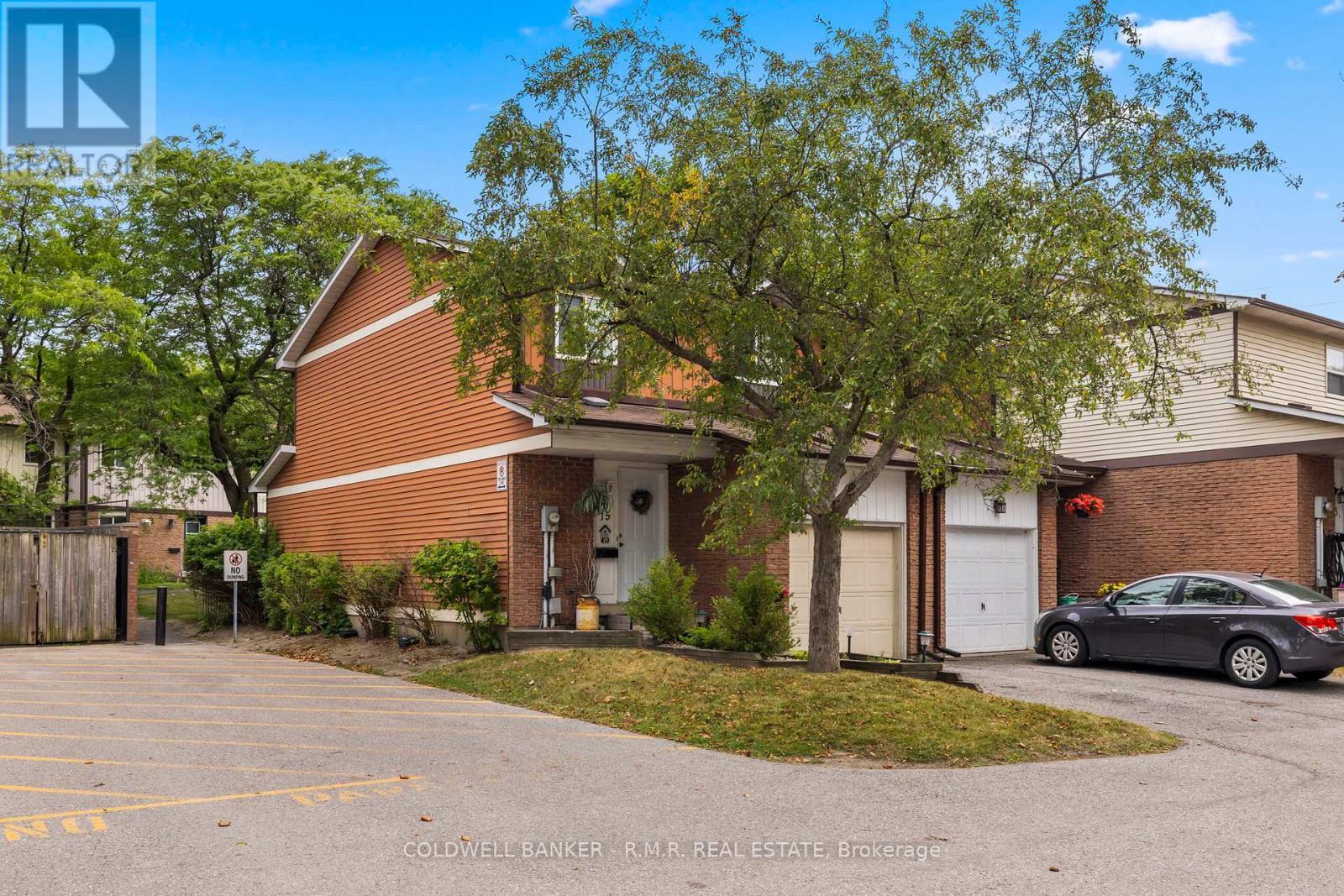 Property Photo: 540 Dorchester Drive 15 ON L1J 6M5