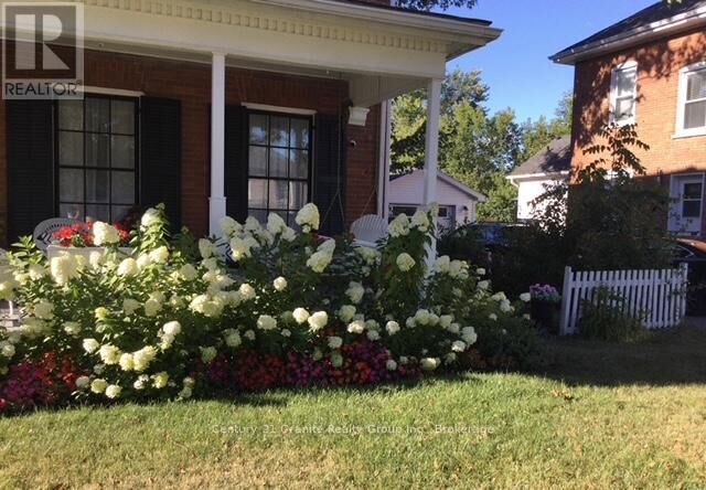 Photo de la propriété: 110 Bridge Street West ON K8P 1J6