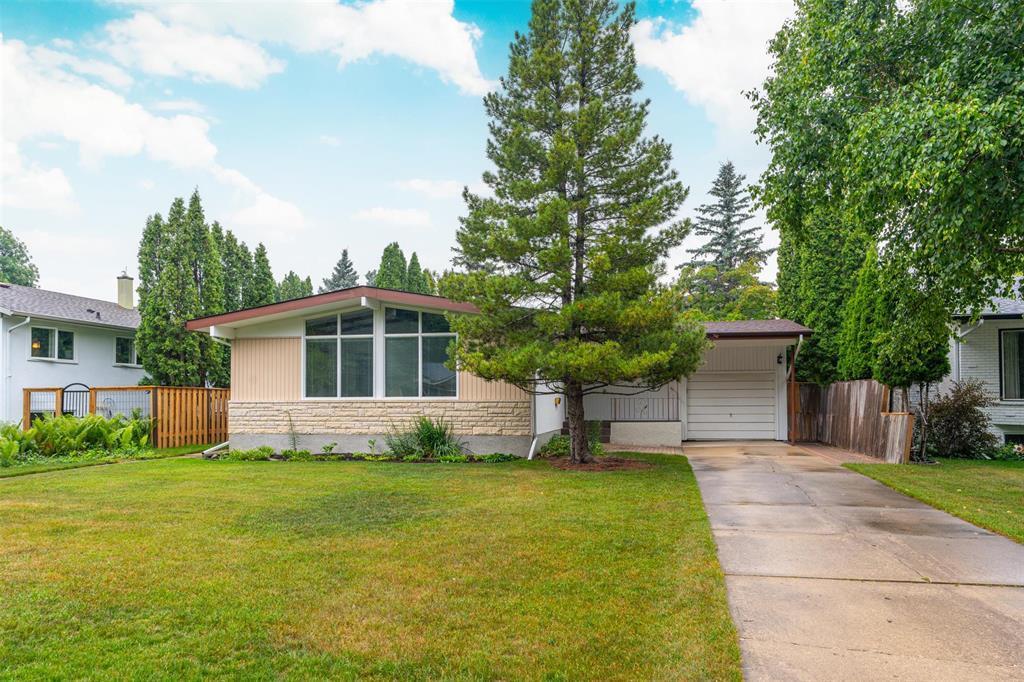 Property Photo: 78 Macalester Bay MB R3T 2Y5
