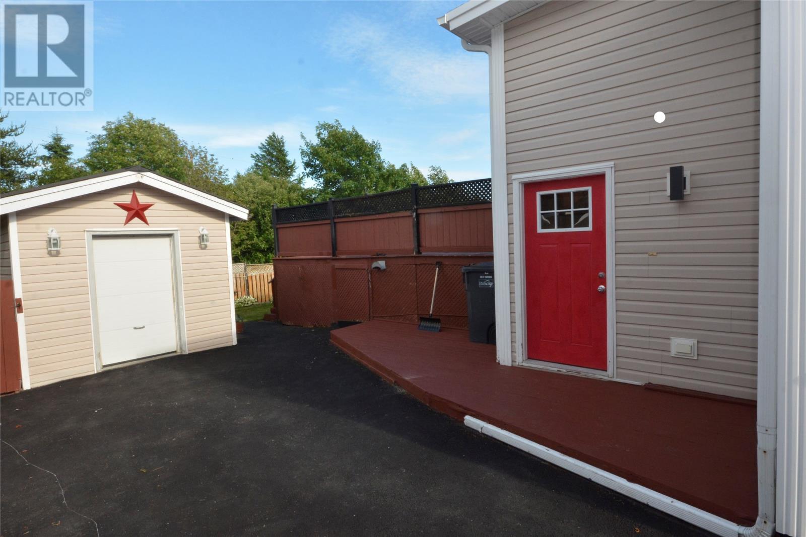 Property Photo:  47 Elizabeth Drive  NL A1L 1E5 