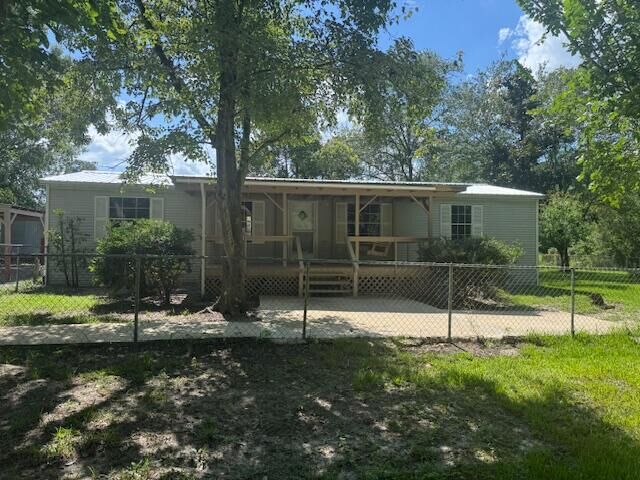 Property Photo:  607 E Nebraska Avenue  FL 32425 