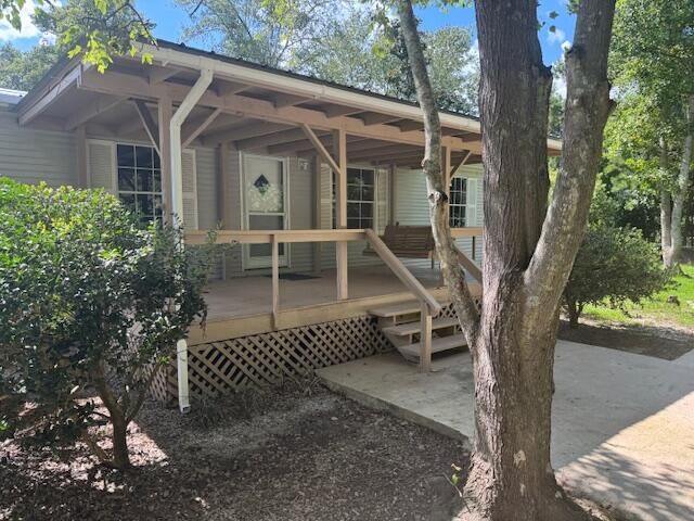 Property Photo: 607 E Nebraska Avenue FL 32425