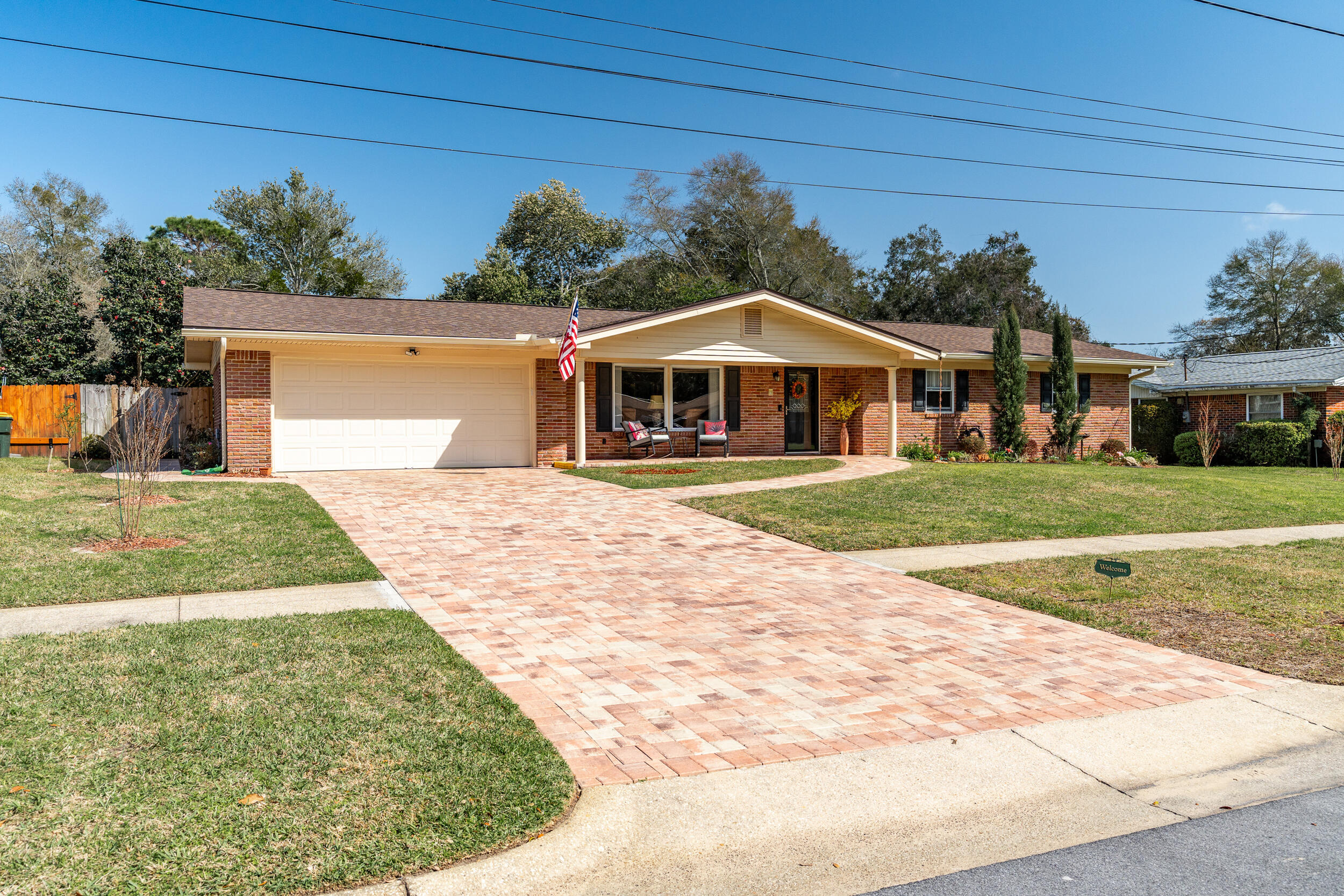 Property Photo: 666 NE Fairway Avenue FL 32547