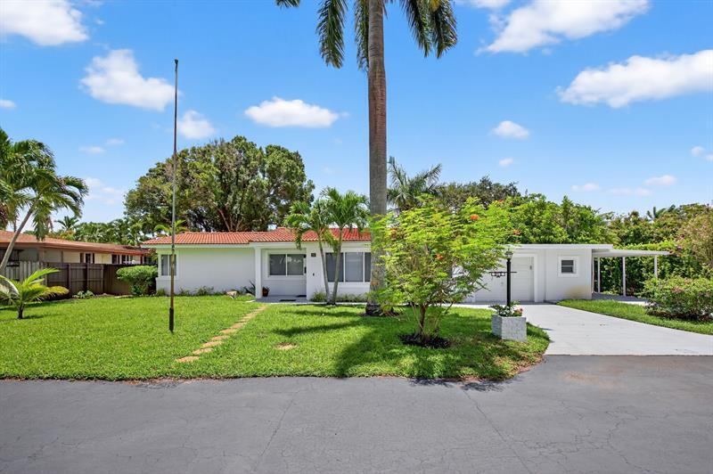 Property Photo:  316 NW 24th St  FL 33311 