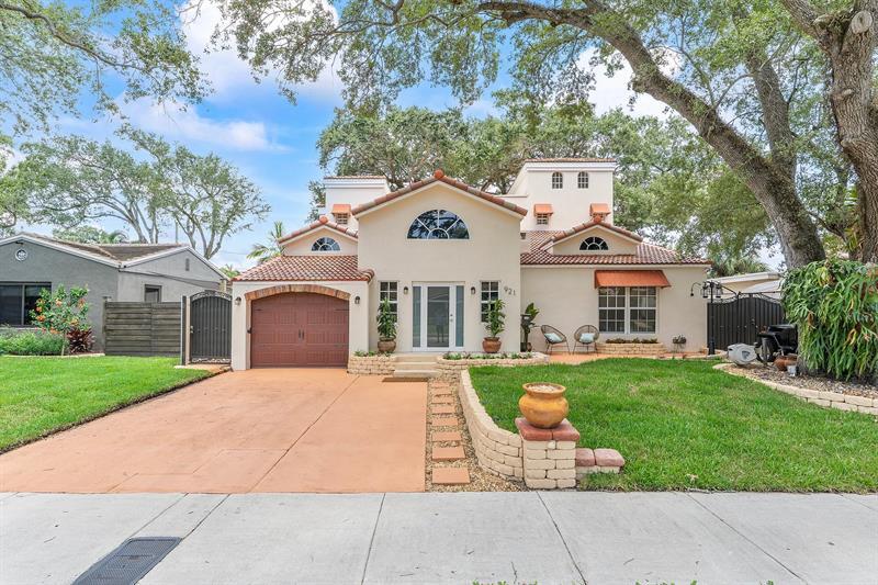 Property Photo: 921 SW 17th St FL 33315