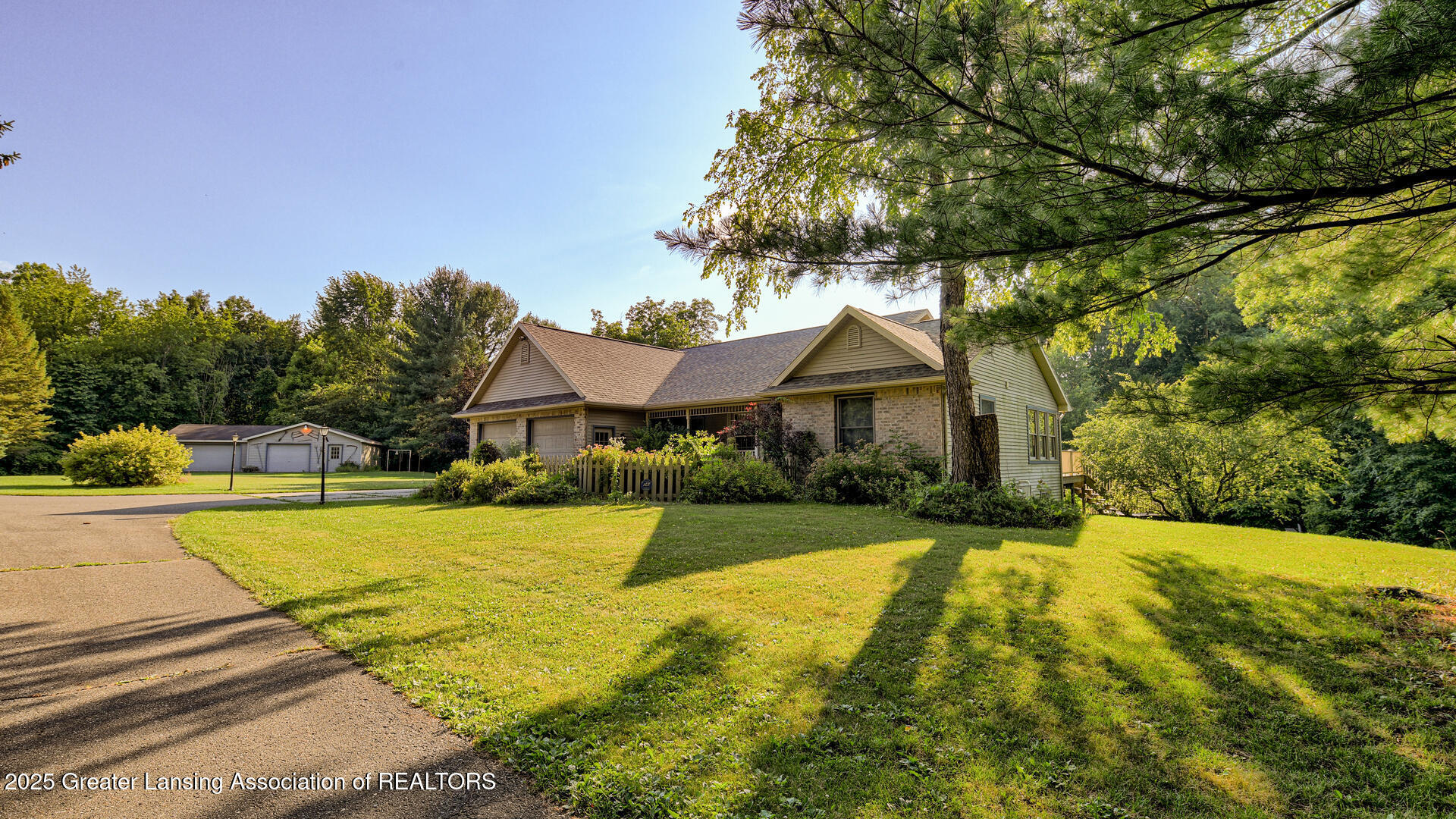 11678 E Grand River Avenue  Portland MI 48875 photo