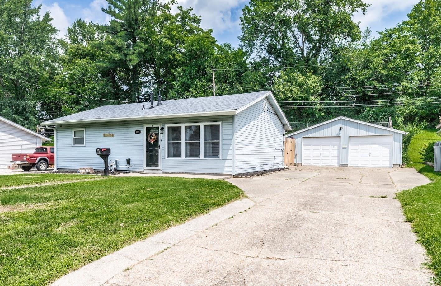 Property Photo:  521 Thornberry Drive  IN 47710 