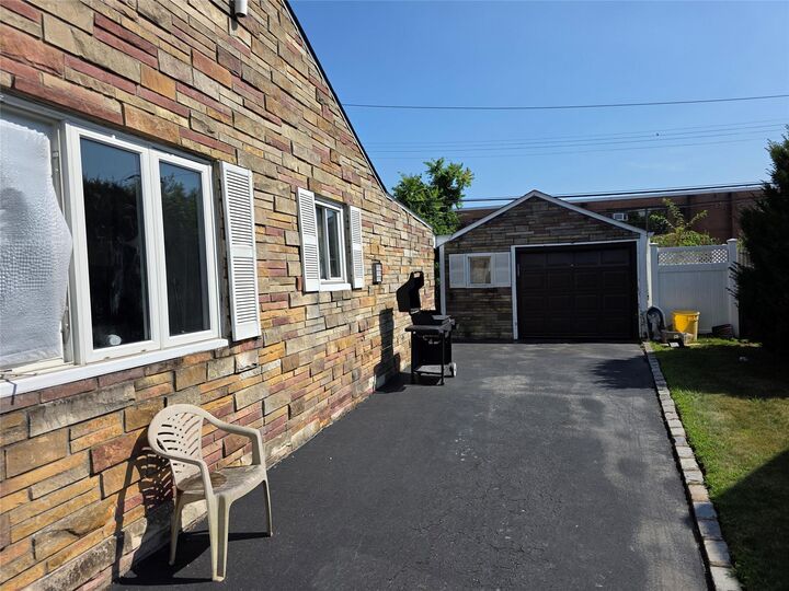Property Photo:  8 Reading Lane  NY 11714 