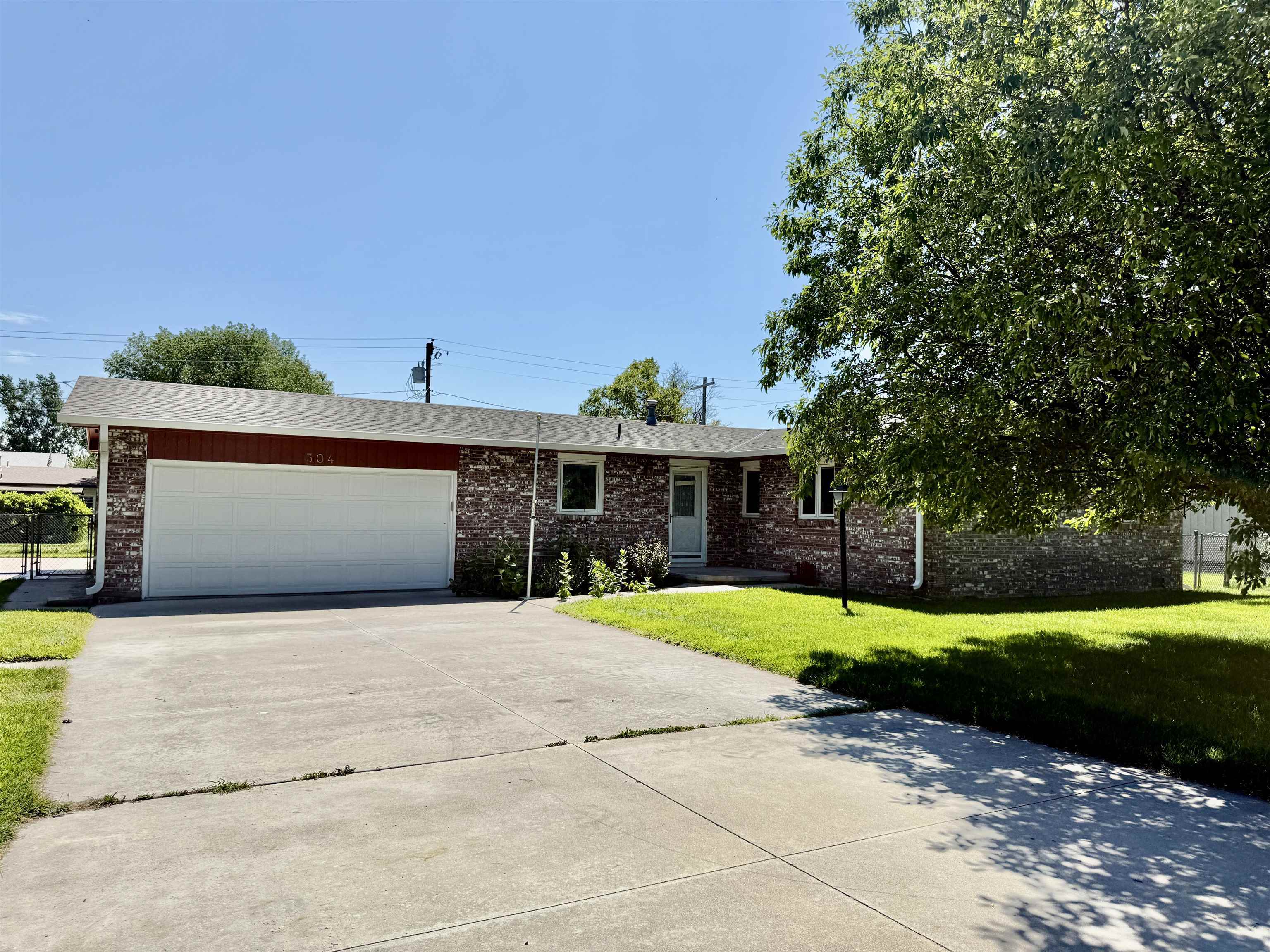 Property Photo: 304 Nansue Rd NE 69143