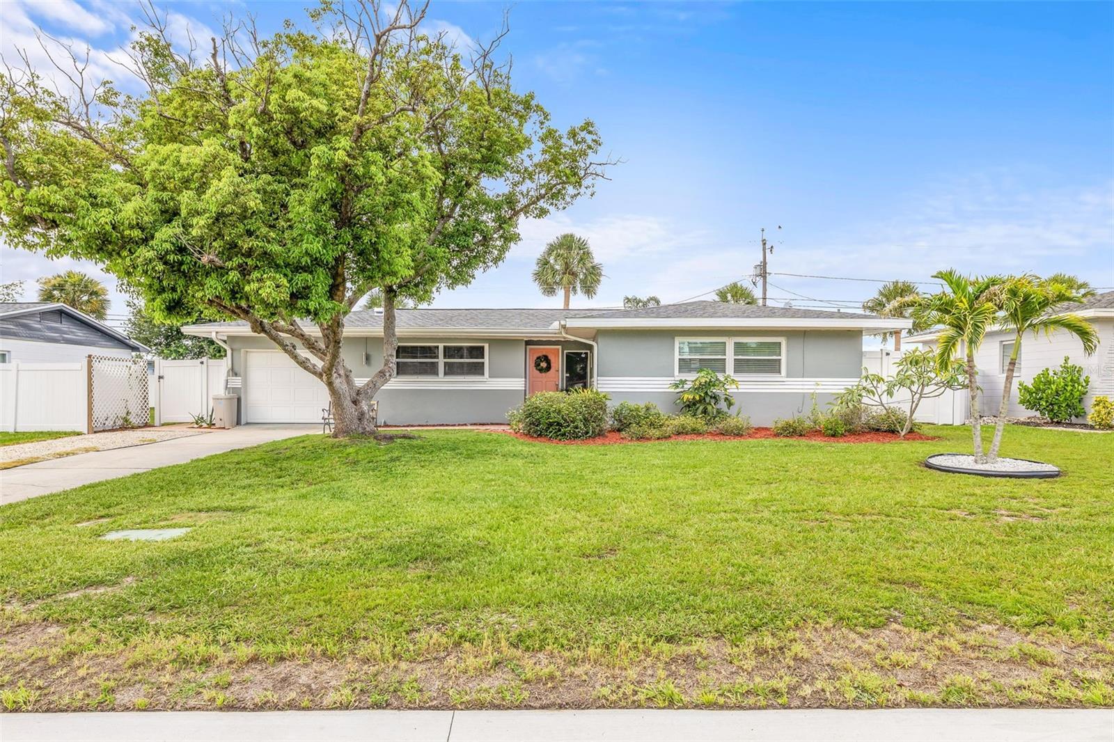 Property Photo: 10464 127th Avenue FL 33773