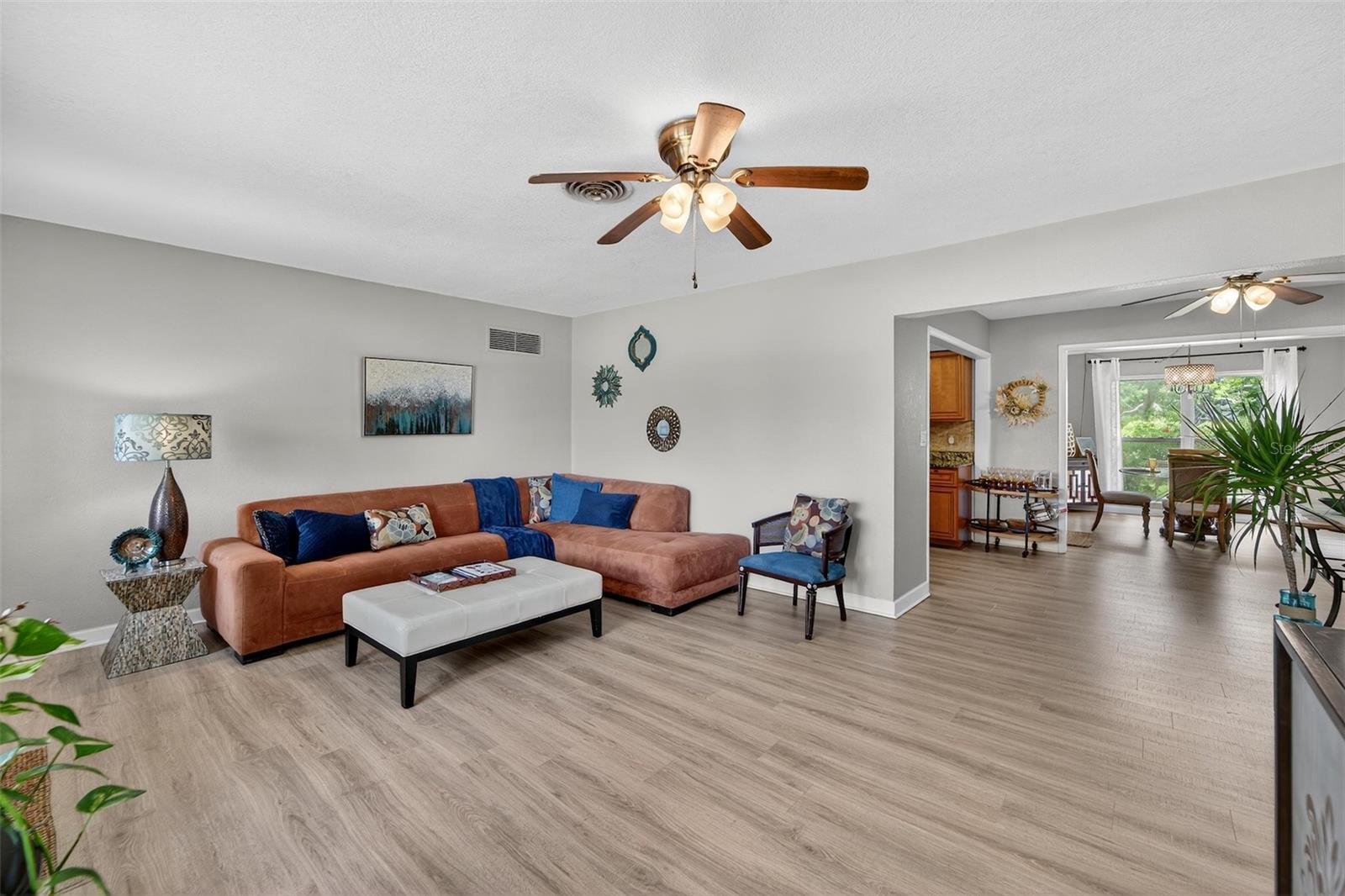 Property Photo: 4100 Narvarez Way S FL 33712