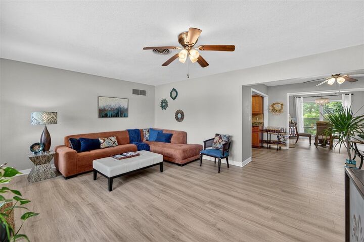 Property Photo:  4100 Narvarez Way S  FL 33712 