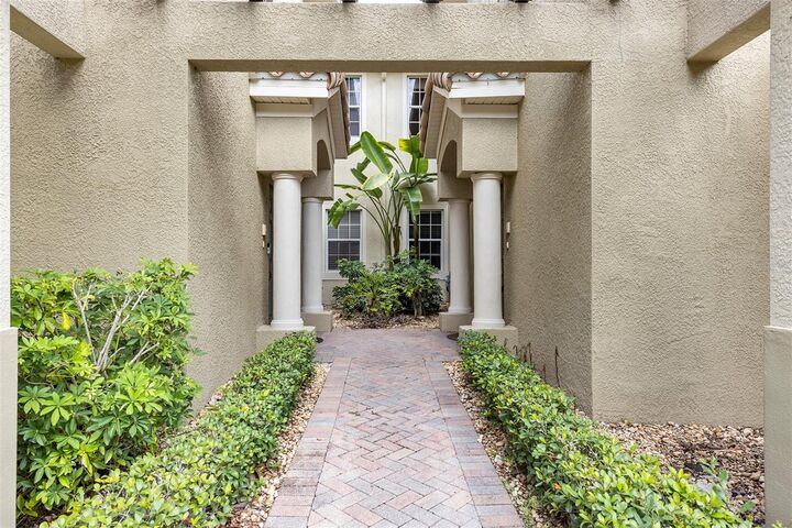 Property Photo: 1420 Emerald Dunes Drive 7 FL 33573