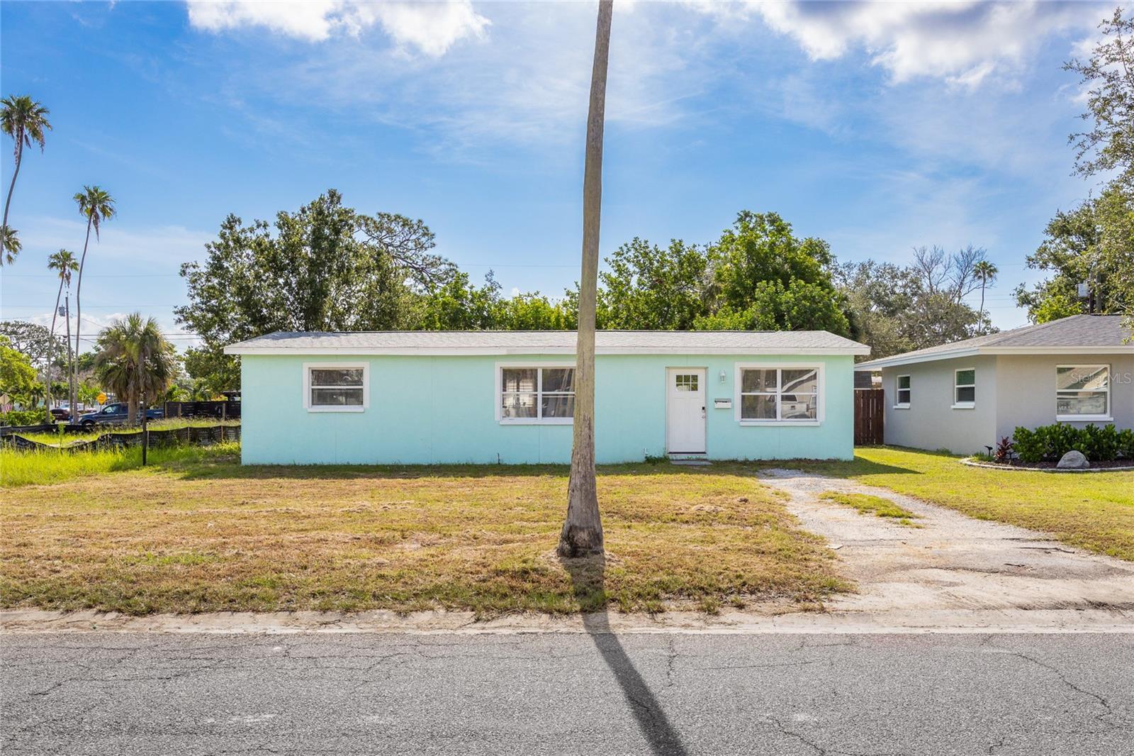Property Photo: 4235 Des Moines Street NE FL 33703