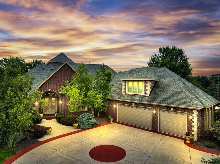 7426 S Stone Hedge Dr  Franklin WI 53132 photo