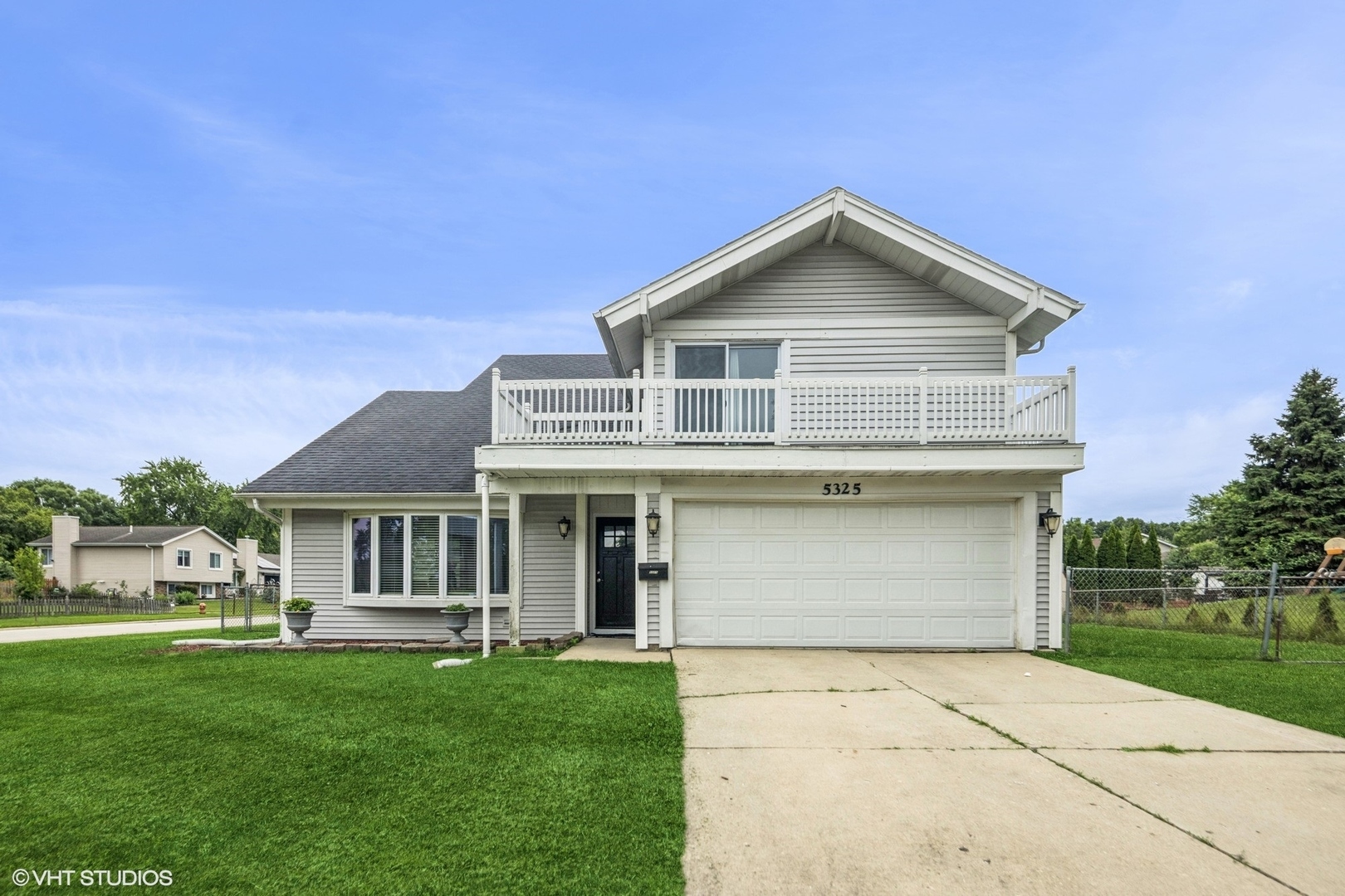 Property Photo: 5325 Arlington Circle IL 60133
