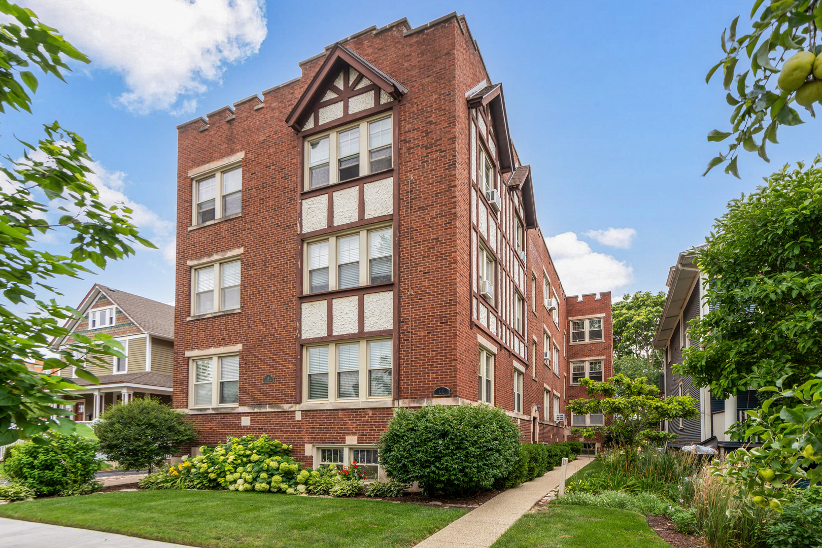 Property Photo: 11 S 6th Avenue 1B IL 60525