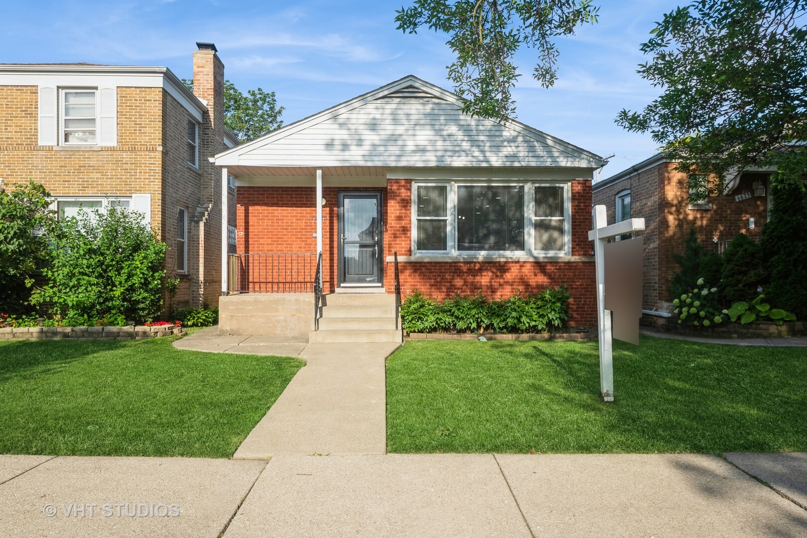 6625 N Whipple Street  Chicago IL 60645 photo