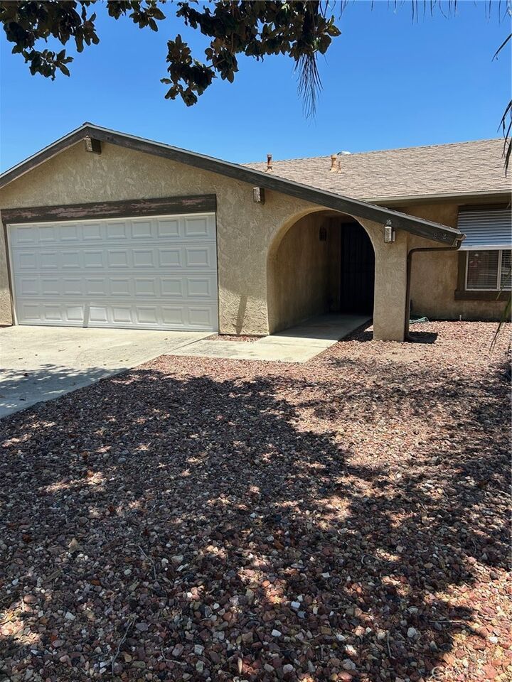Property Photo: 902 Tabla Court CA 92545