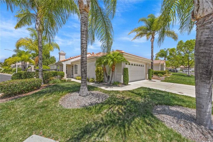Property Photo:  40311 Via Ambiente  CA 92562