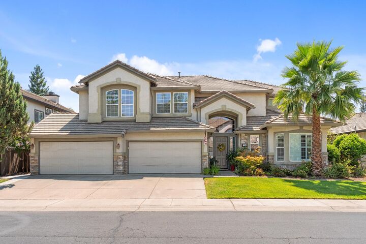 Property Photo:  230 Hawkcrest Circle  CA 95835
