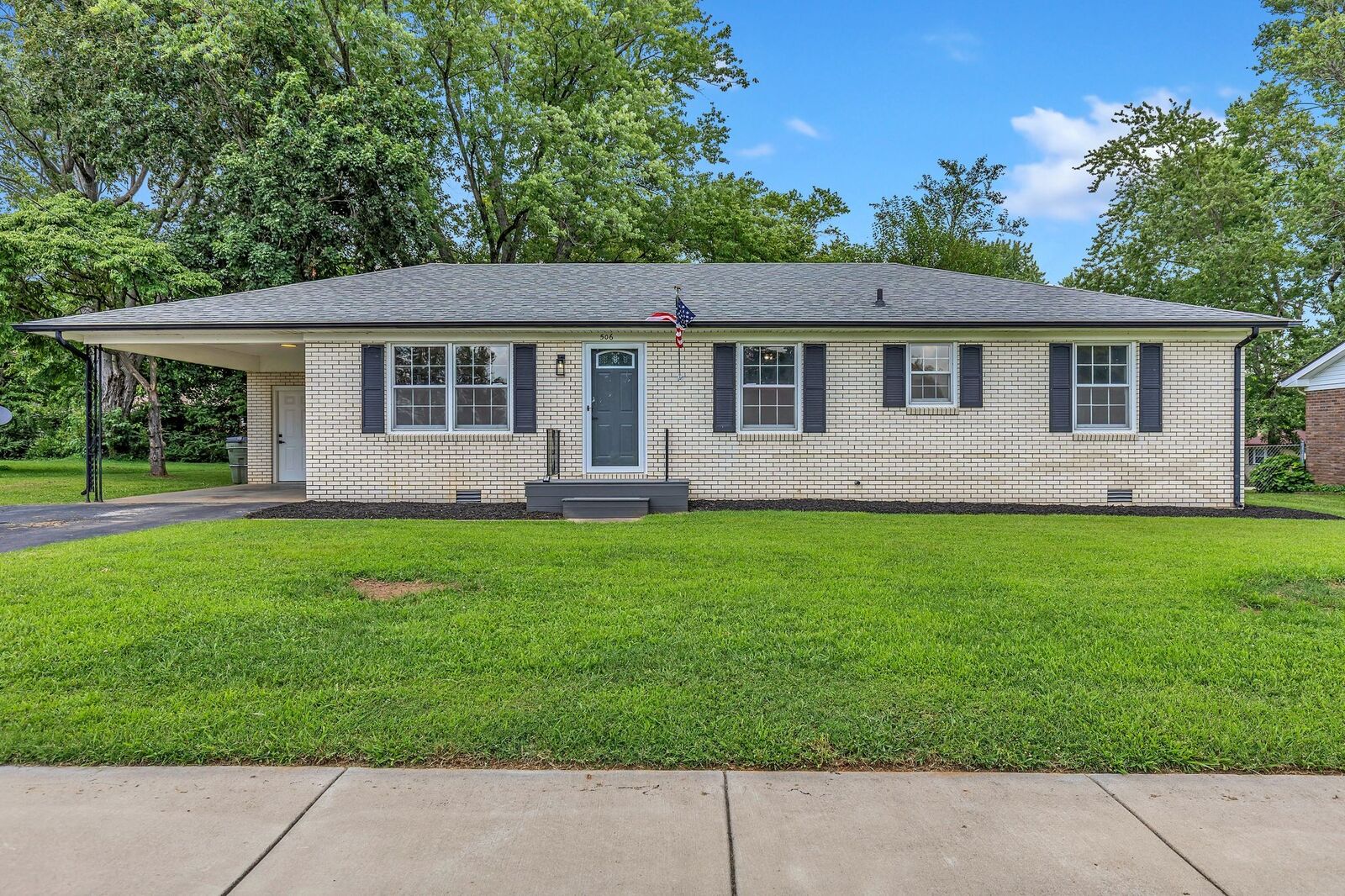 Property Photo:  506 Holiday Park Dr  KY 42240 