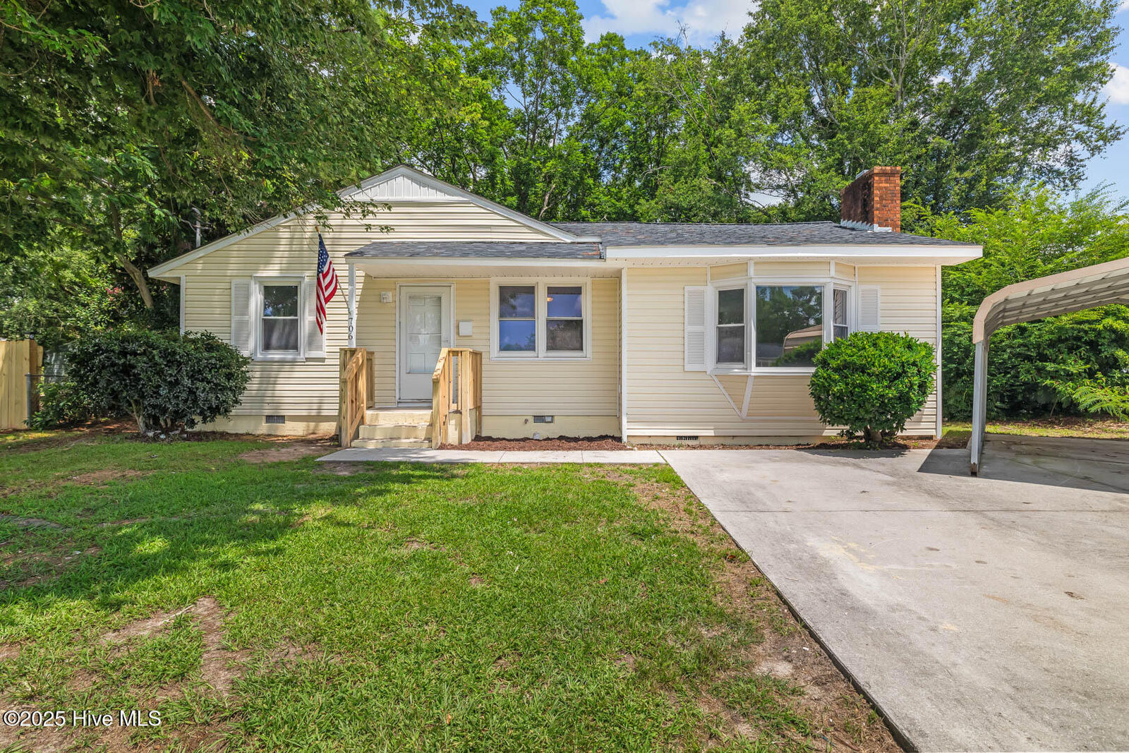 Property Photo:  706 Elm Street  NC 28540 