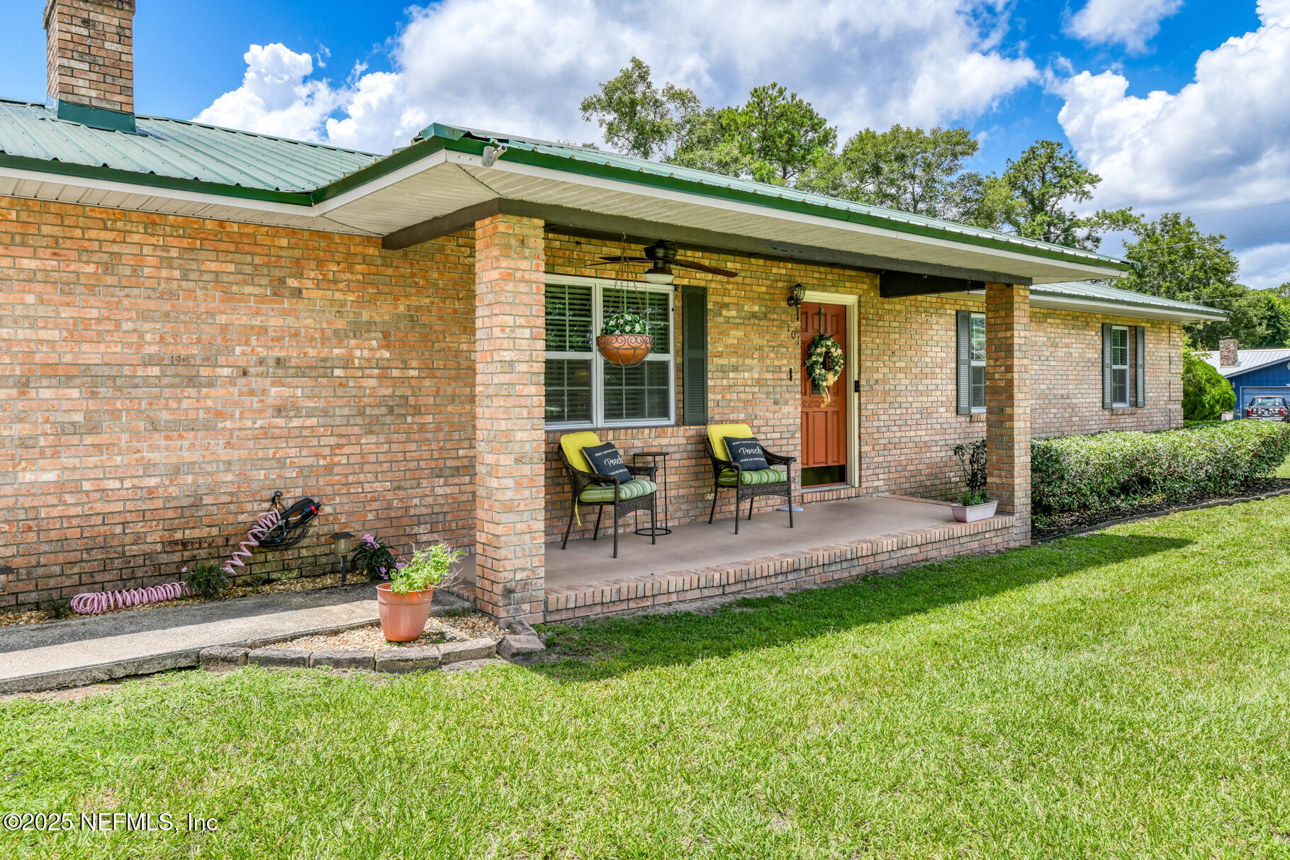 Property Photo:  101 W Flamingo Drive  FL 32177 