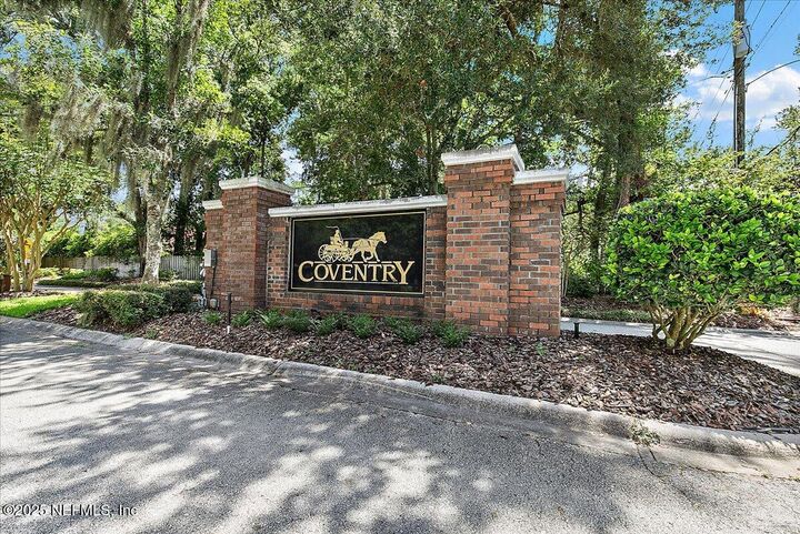 Property Photo:  1808 Grassington Way N  FL 32223 