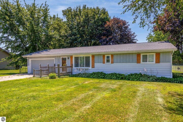 Property Photo: 10201 Tittabawassee Road MI 48623