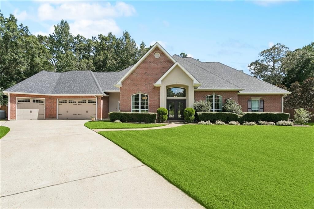 Property Photo: 381 Stonehaven Drive LA 70471