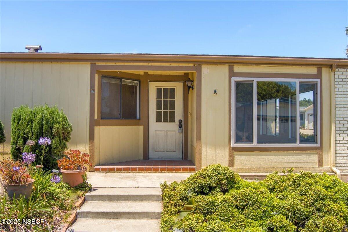 Property Photo: 1120 Devonshire Place CA 93455