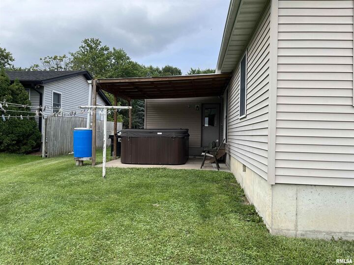 Property Photo:  2319 12th Avenue South  IA 52732 