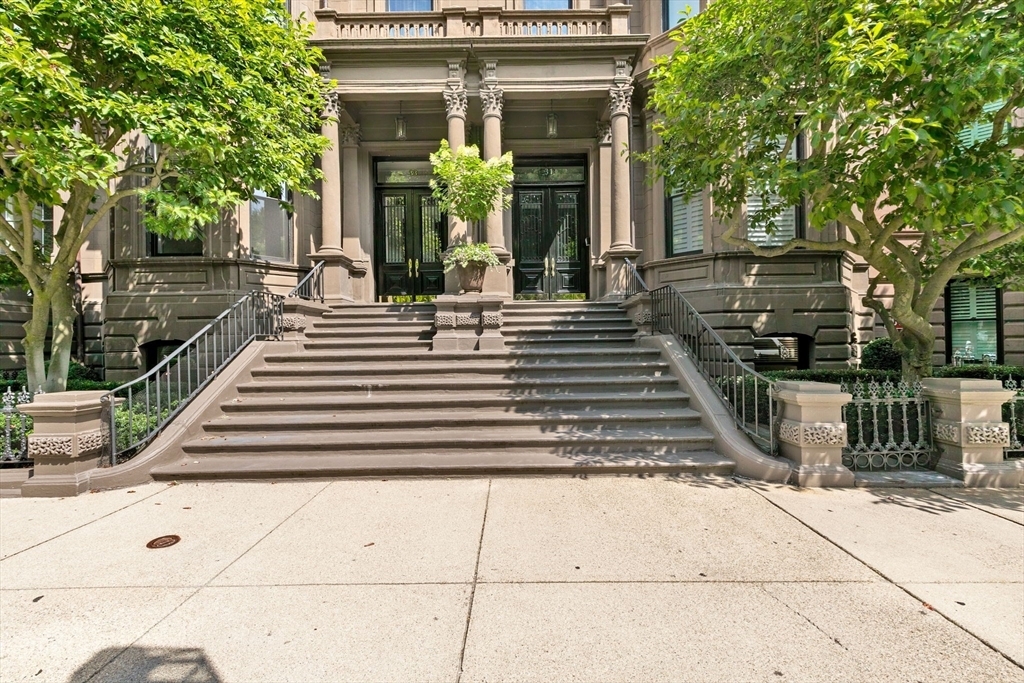 Property Photo: 31-33 Commonwealth Ave 1 MA 02116