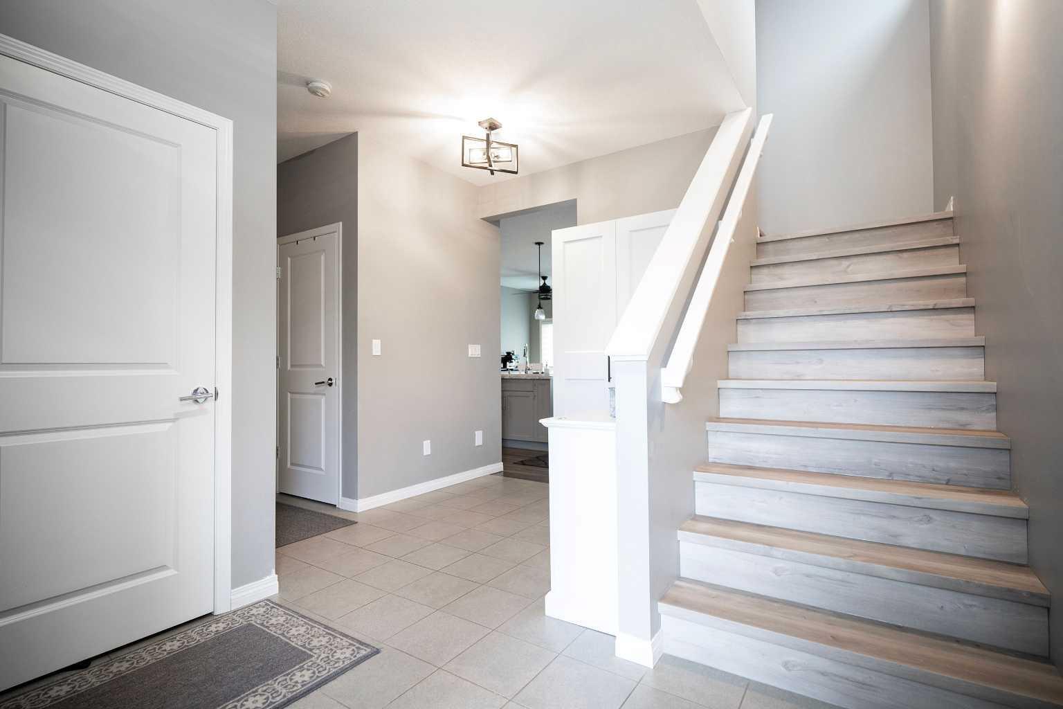 Property Photo:  93 Lindman Avenue  AB T4R 0S7 