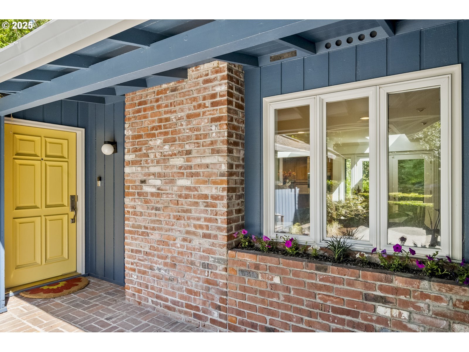 Property Photo: 5701 SW Hamilton St OR 97221