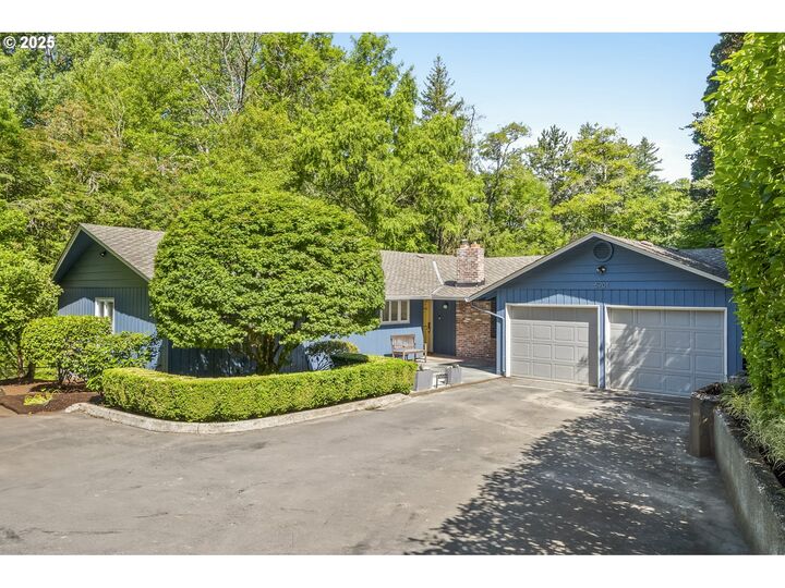Property Photo:  5701 SW Hamilton St  OR 97221