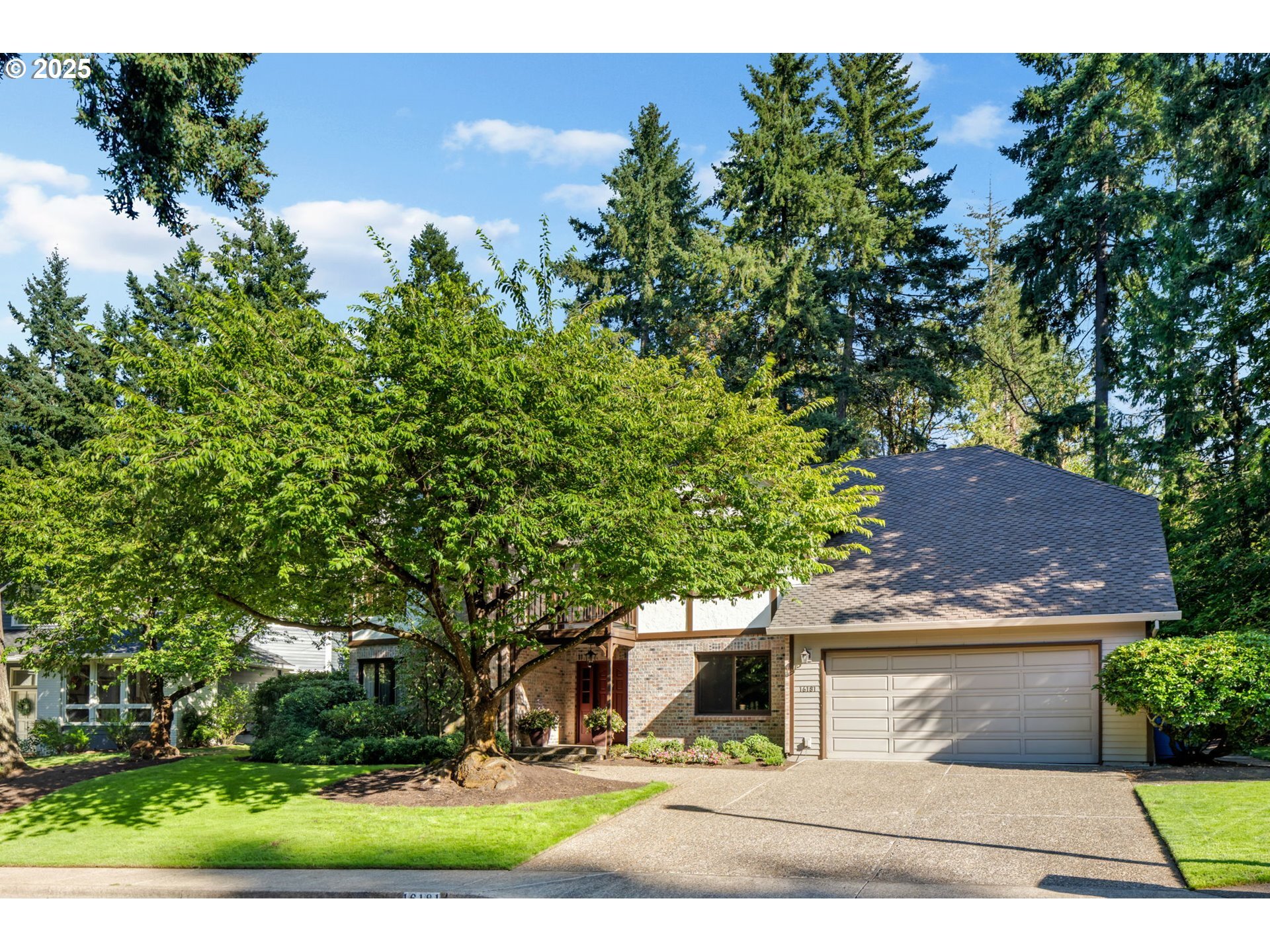 Property Photo:  16181 Parelius Cir  OR 97034 
