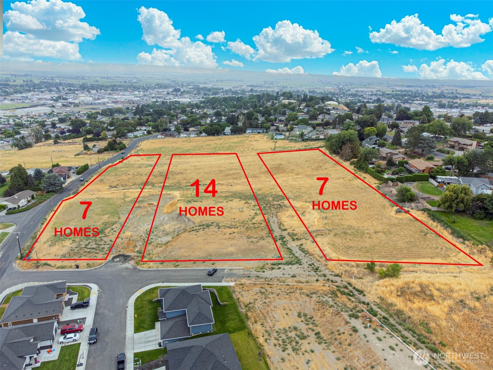 Property Photo:  2  Lander Ct. Lot 2  WA 98944 