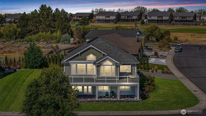 Property Photo: 6401 Farrer Way NE WA 98837