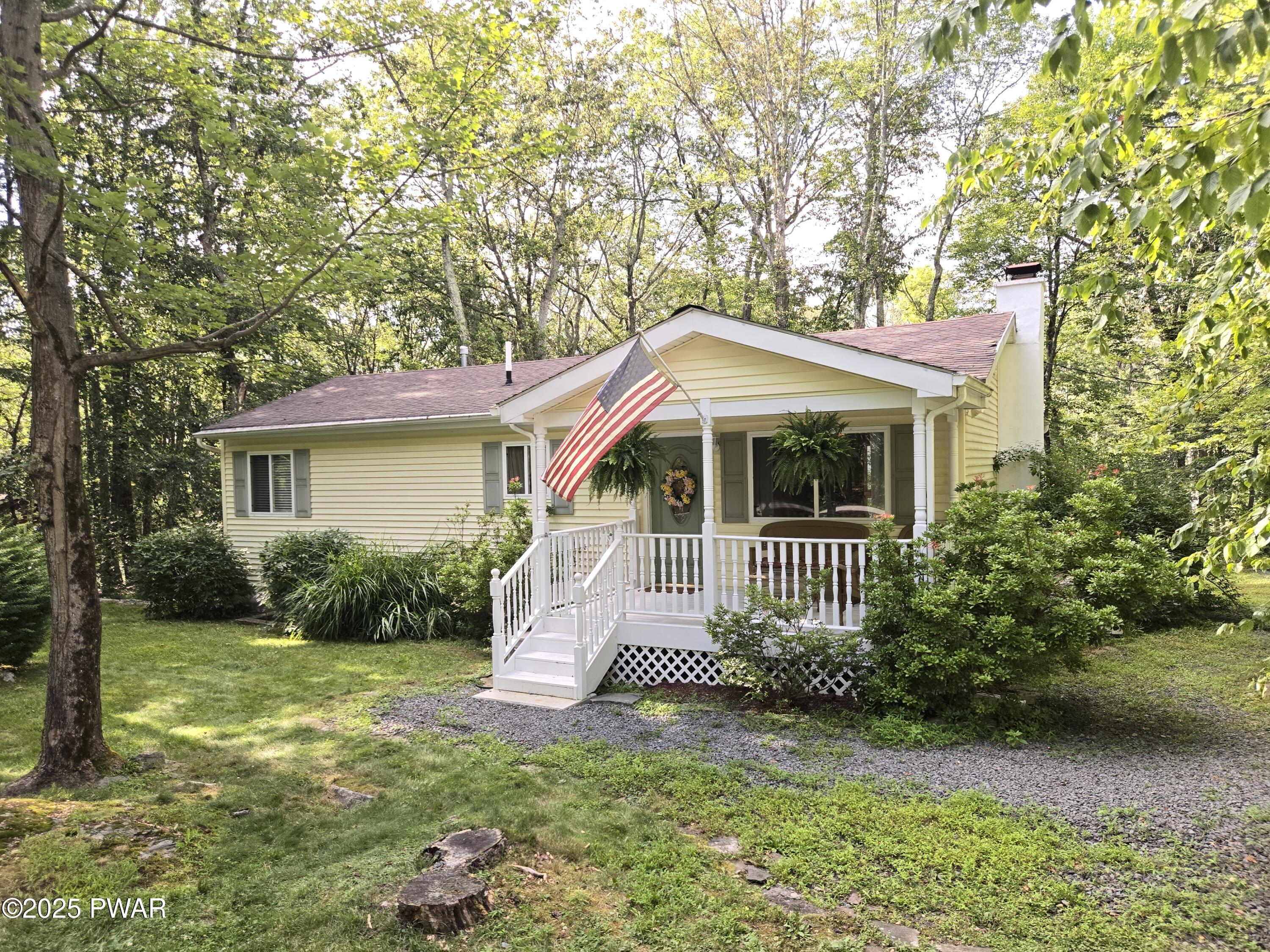 Property Photo:  800 W Spur Court  PA 18428 