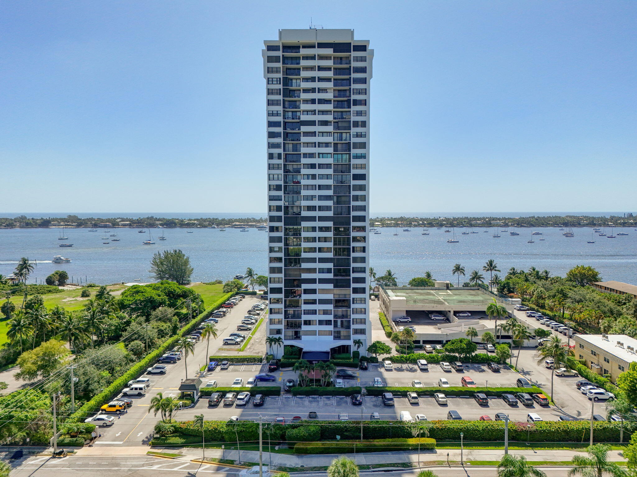 Property Photo: 5600 N Flagler Drive 2703 FL 33407