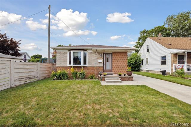 Property Photo: 1092 Poplar Court MI 48192