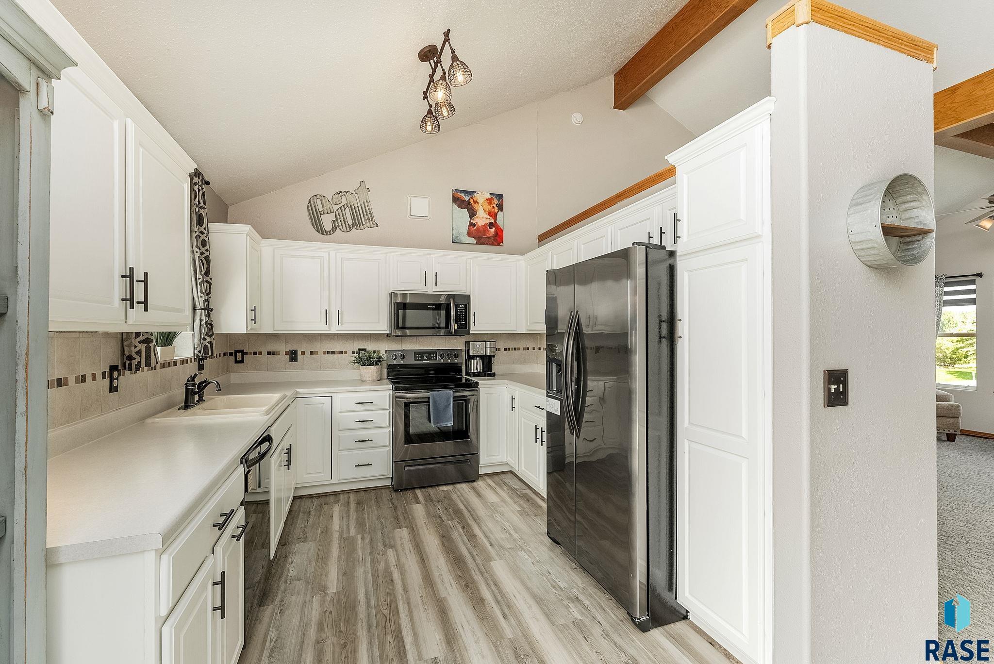 Property Photo: 27295 Sequoia Ave SD 57064