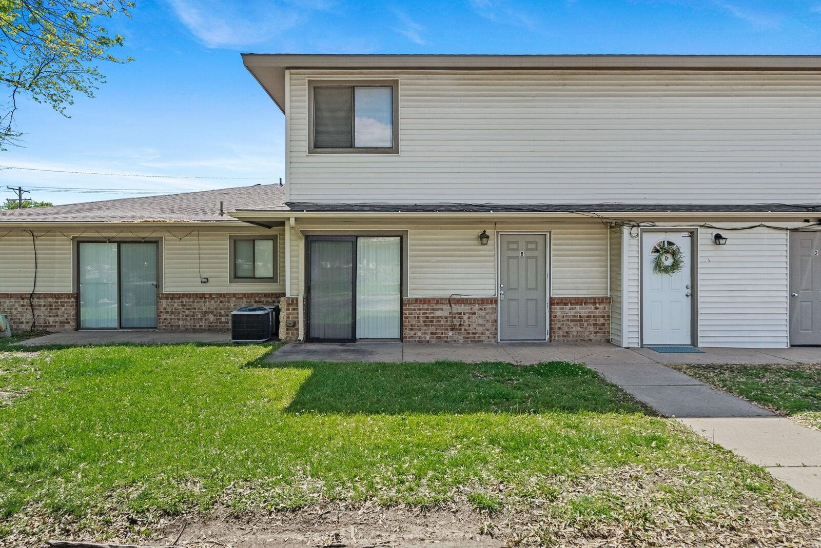 Property Photo:  8724 W University St  KS 67209 